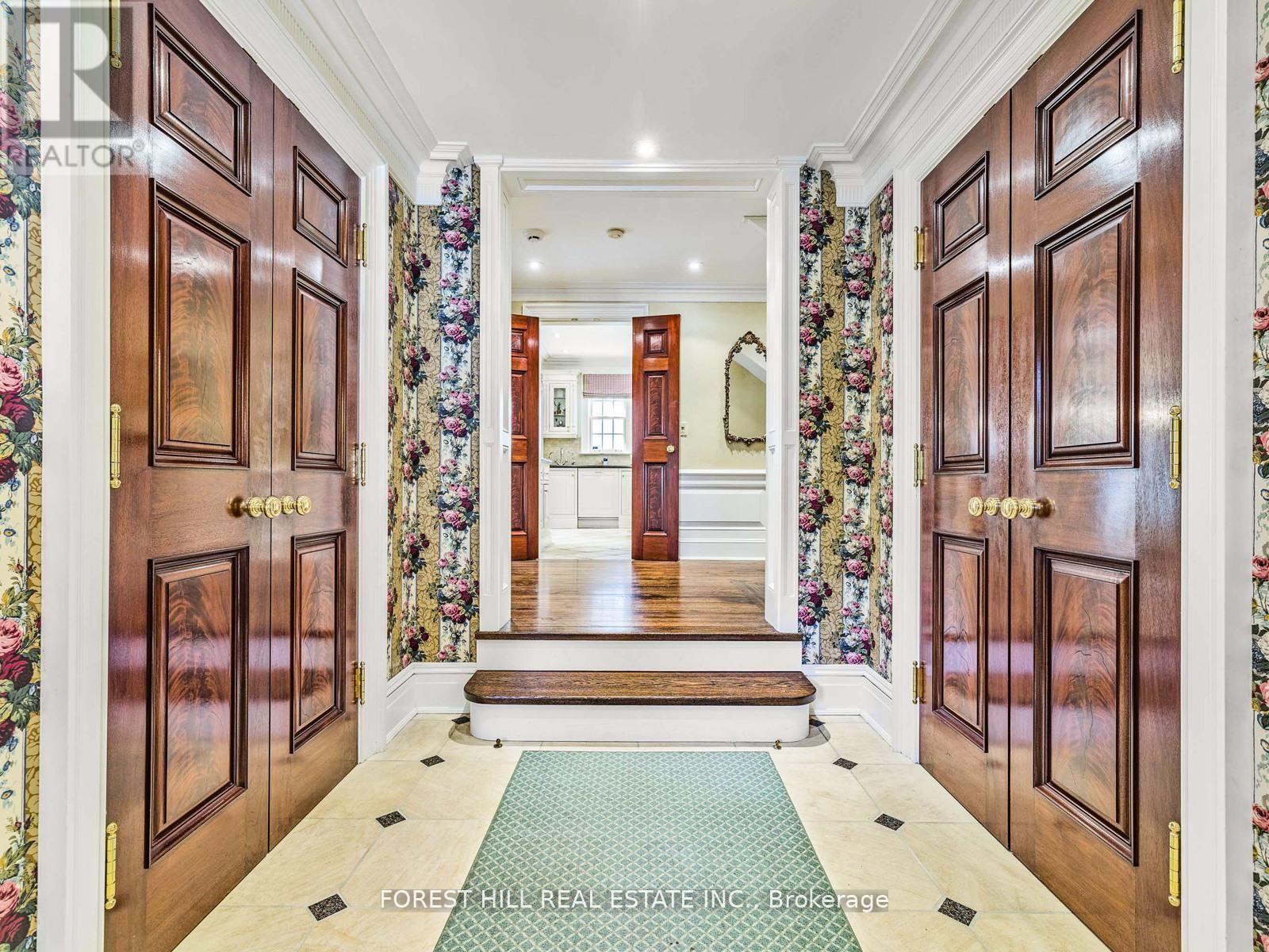 11 Dewbourne Avenue, Toronto, Ontario  M5P 1Z3 - Photo 5 - C13000962