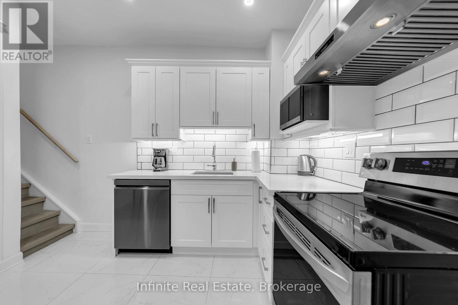 11 D'arcy Street, Toronto, Ontario  M5T 1J8 - Photo 10 - C13001060