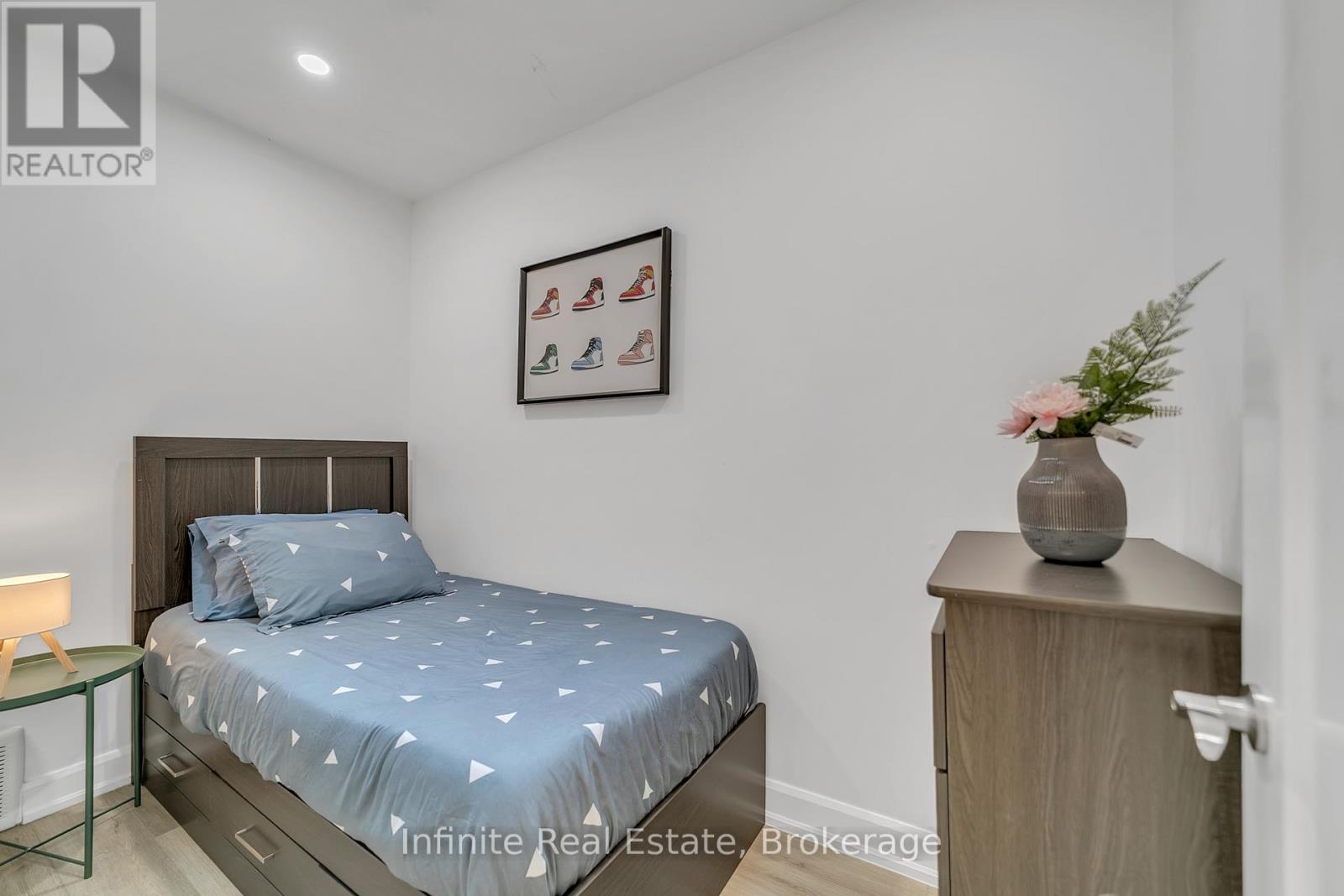 11 D'arcy Street, Toronto, Ontario  M5T 1J8 - Photo 16 - C13001060