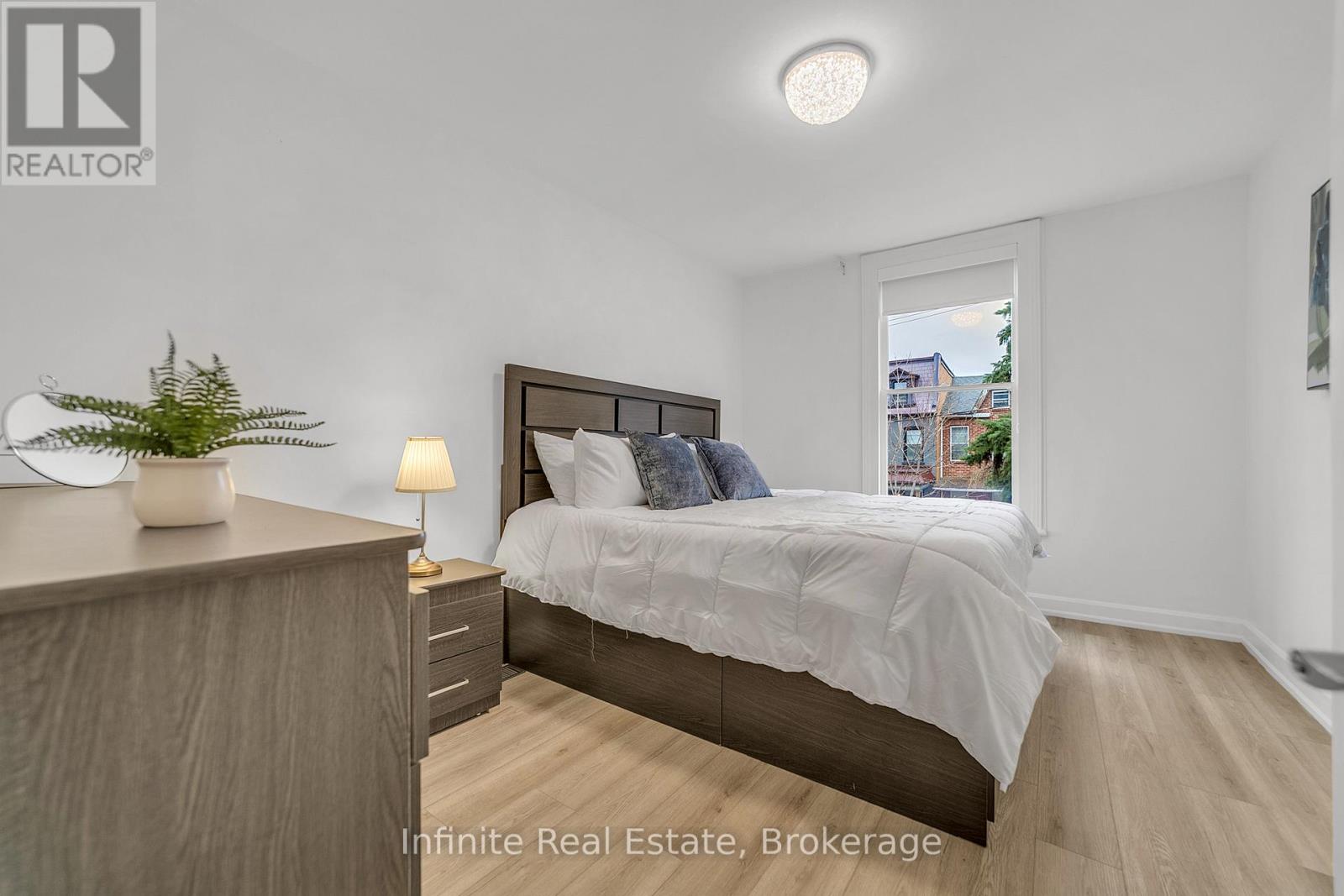 11 D'arcy Street, Toronto, Ontario  M5T 1J8 - Photo 17 - C13001060