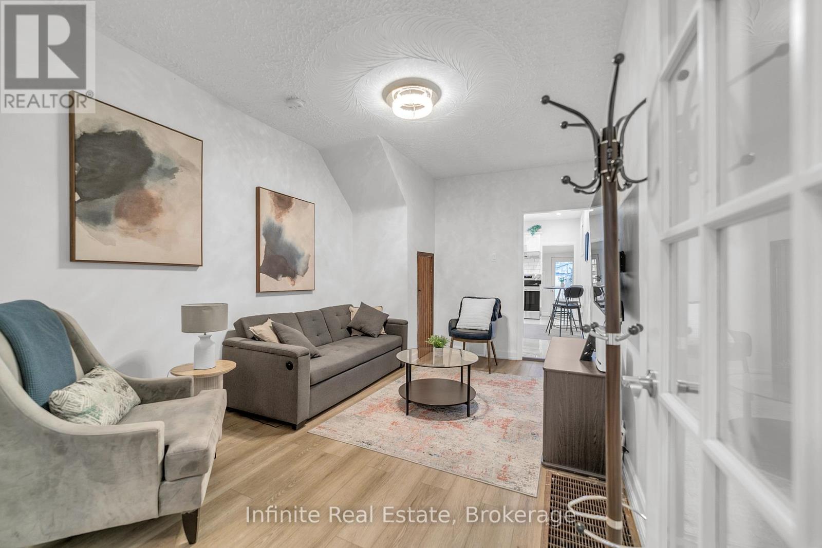 11 D'arcy Street, Toronto, Ontario  M5T 1J8 - Photo 2 - C13001060