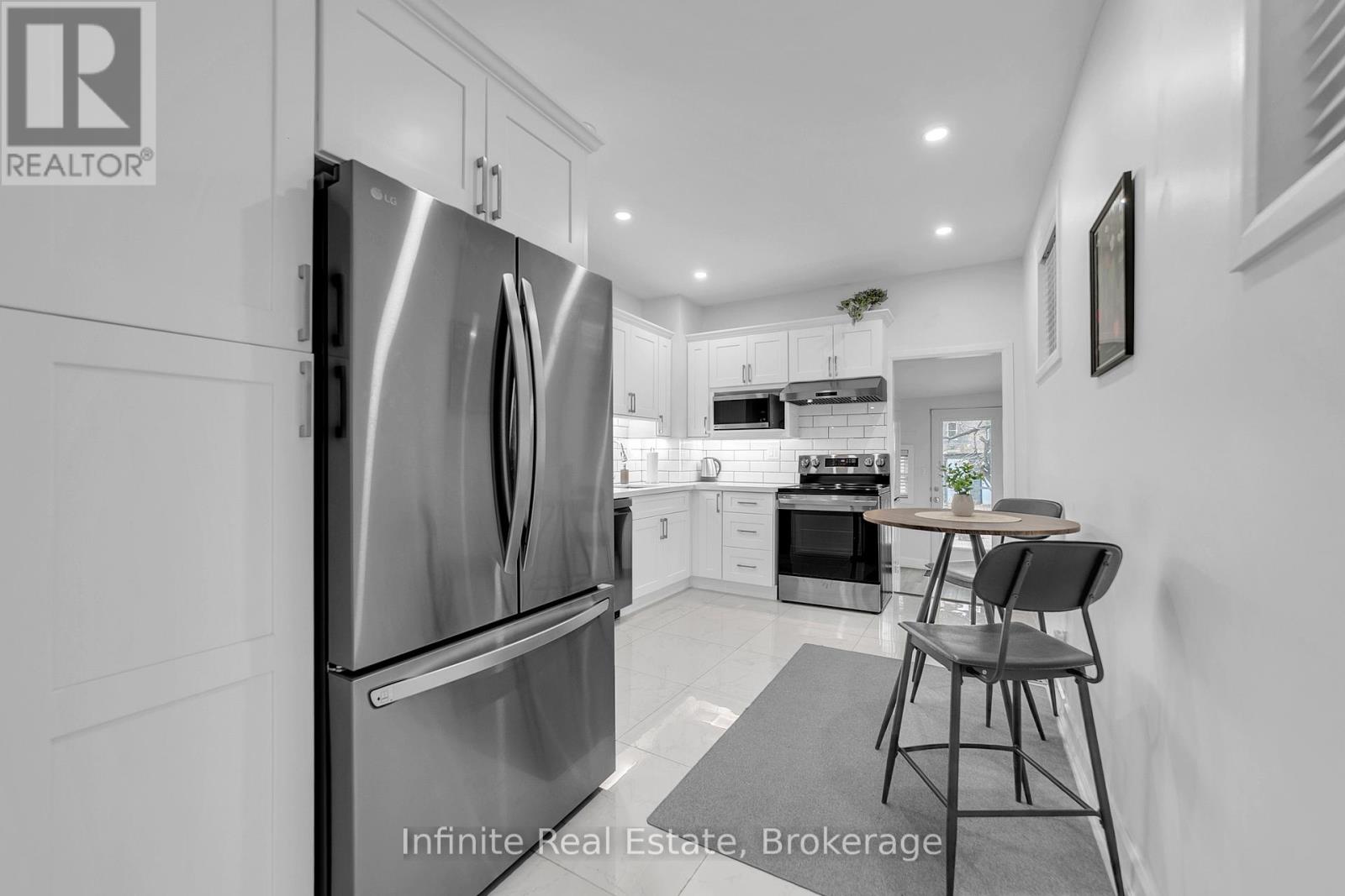 11 D'arcy Street, Toronto, Ontario  M5T 1J8 - Photo 7 - C13001060