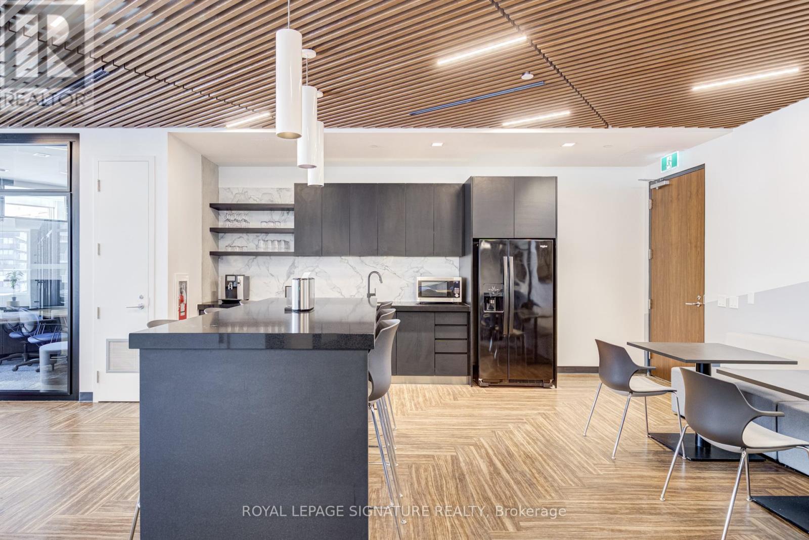 1300 - 130 Queens Quay E, Toronto, Ontario  M5A 3Y5 - Photo 2 - C13001088