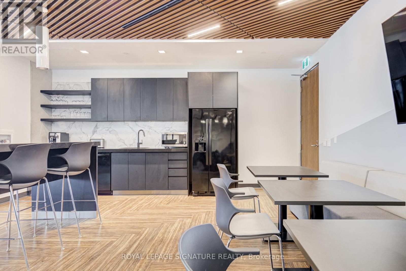 1300 - 130 Queens Quay E, Toronto, Ontario  M5A 3Y5 - Photo 3 - C13001088