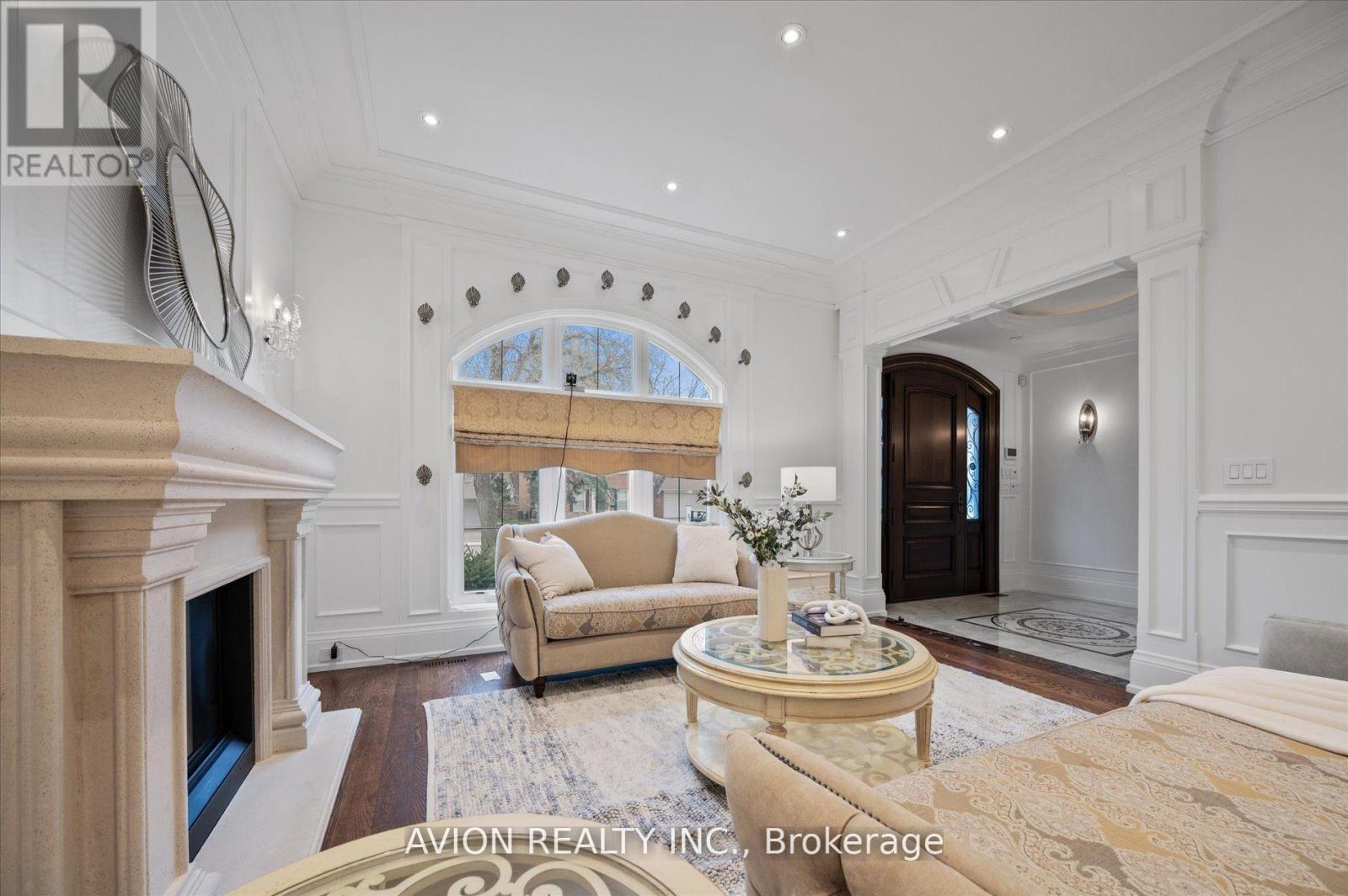 26 Danville Drive, Toronto, Ontario  M2P 1J1 - Photo 4 - C13001104