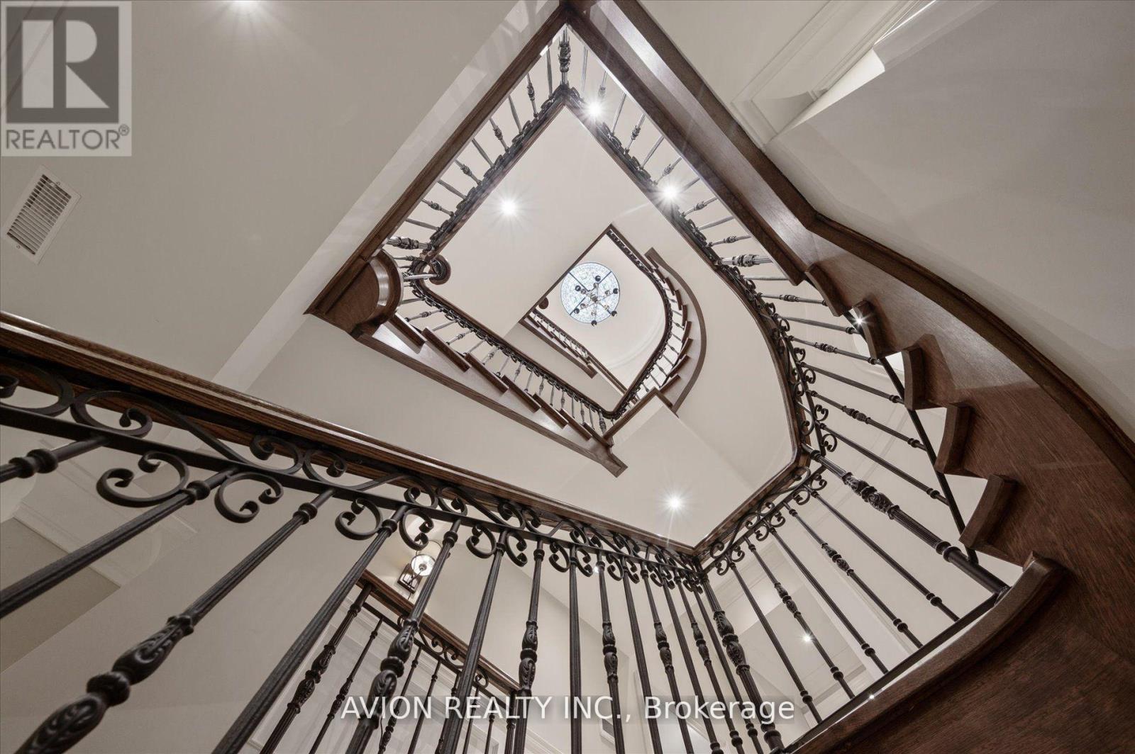 26 Danville Drive, Toronto, Ontario  M2P 1J1 - Photo 6 - C13001104