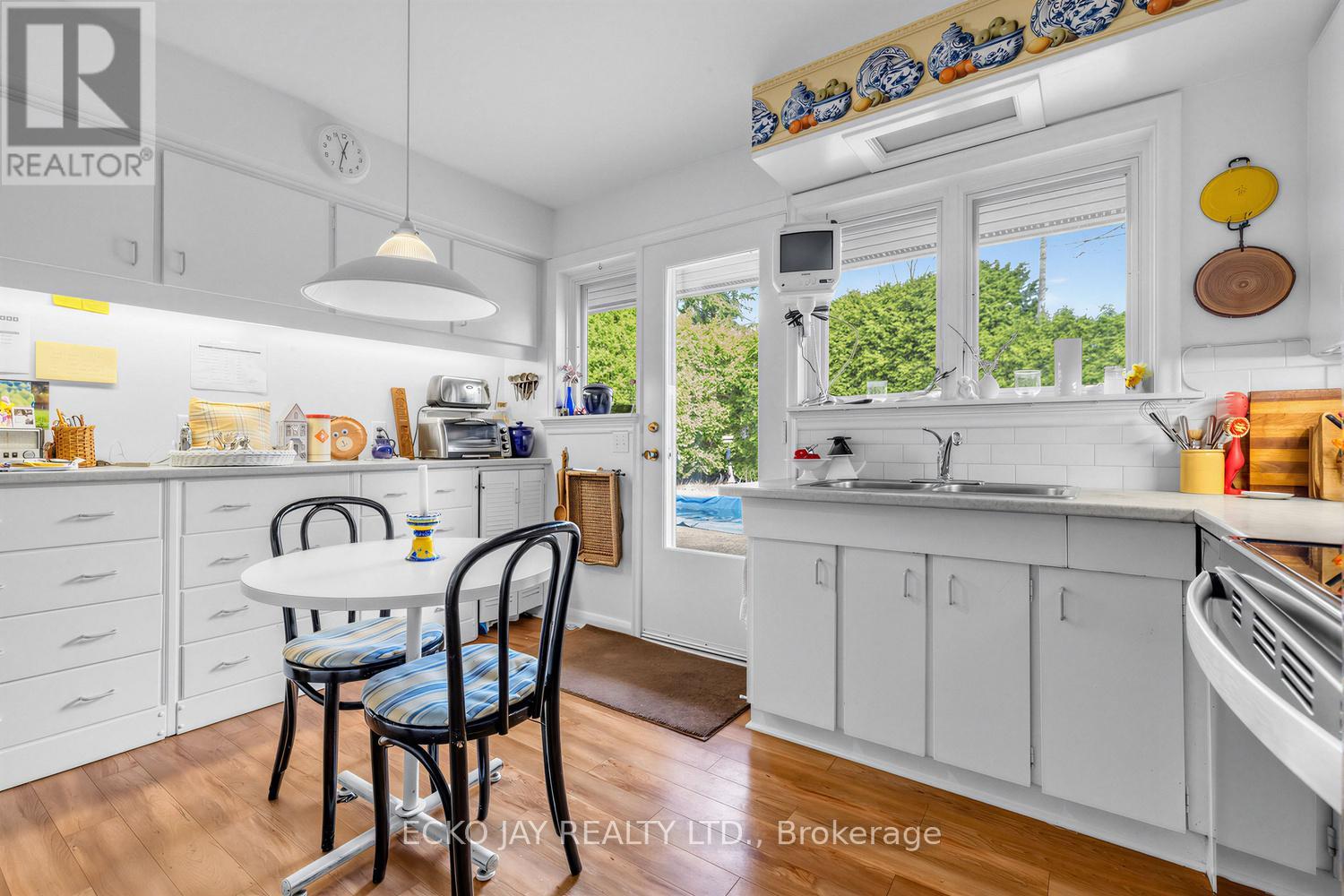 5 Bixby Court, Toronto, Ontario  M3B 1H2 - Photo 8 - C13001136