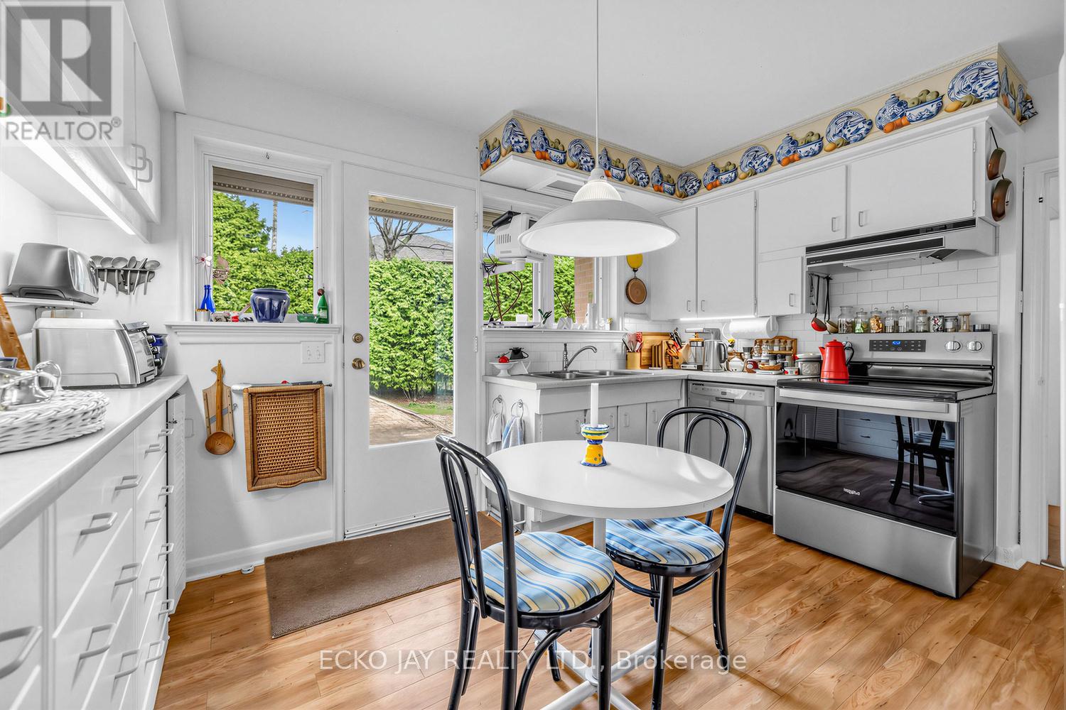 5 Bixby Court, Toronto, Ontario  M3B 1H2 - Photo 9 - C13001136