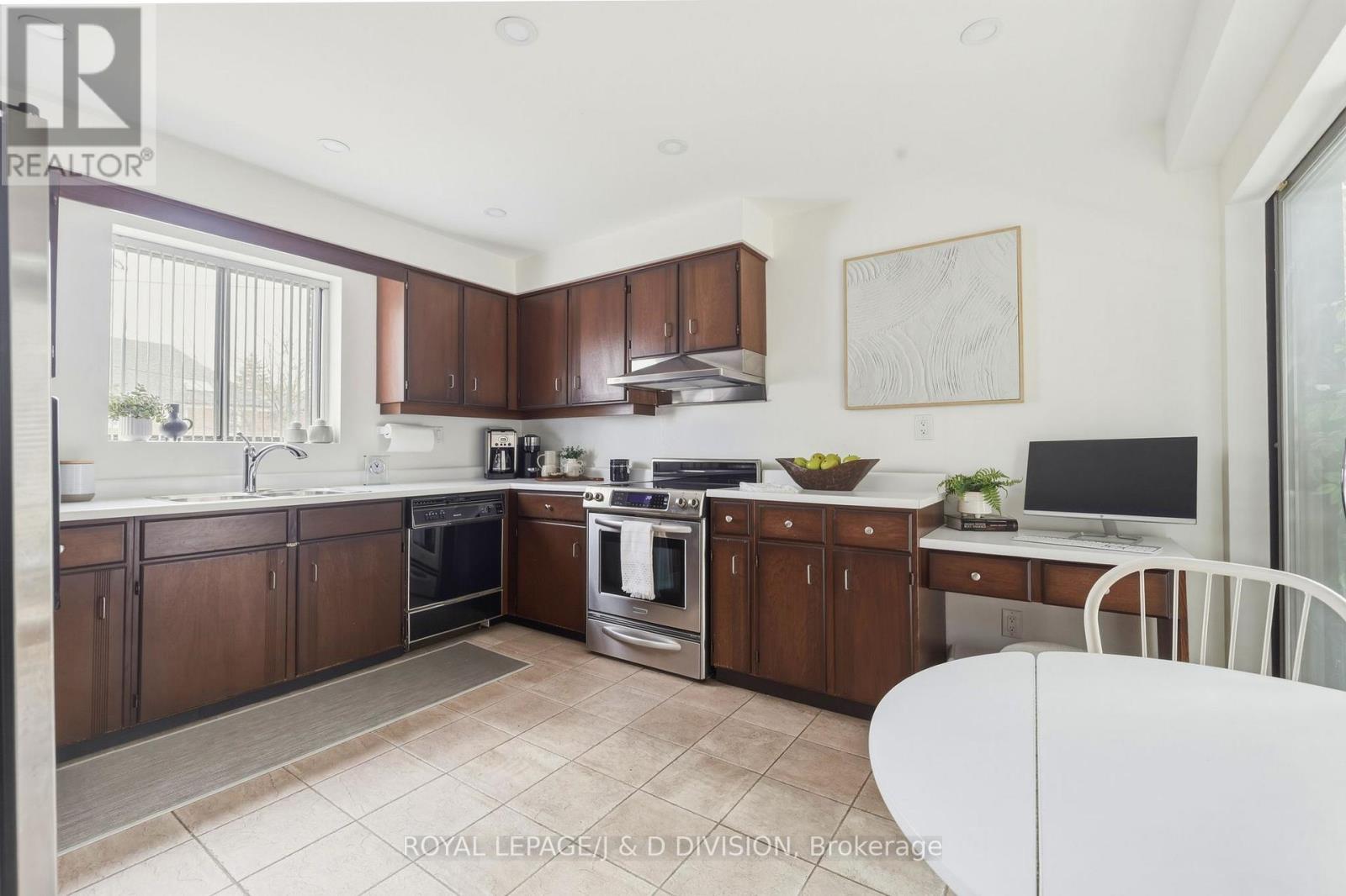 122 Cortleigh Boulevard, Toronto, Ontario  M4R 1K6 - Photo 8 - C13001146