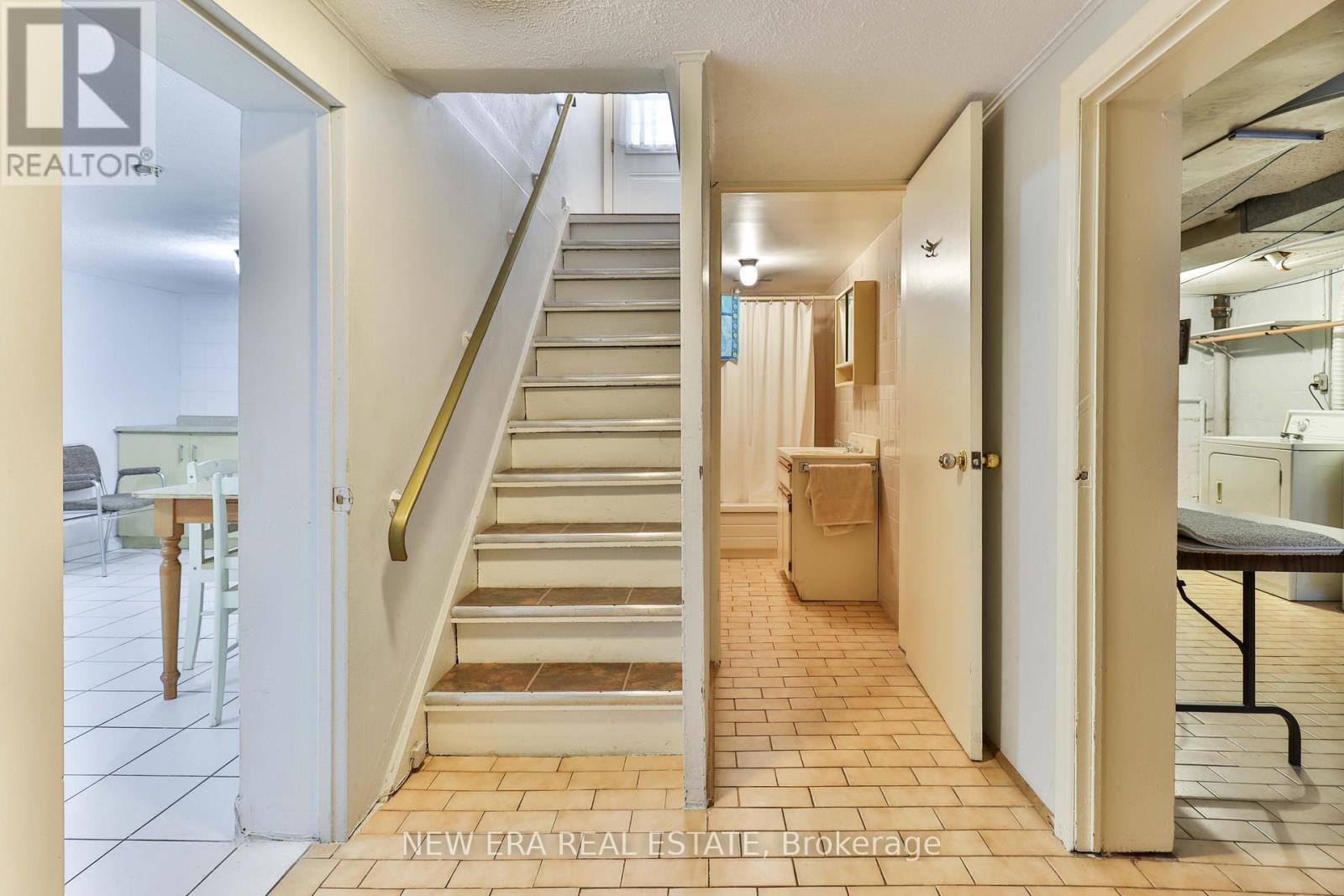 27 Dell Park Avenue, Toronto, Ontario  M6B 2T5 - Photo 27 - C13001152