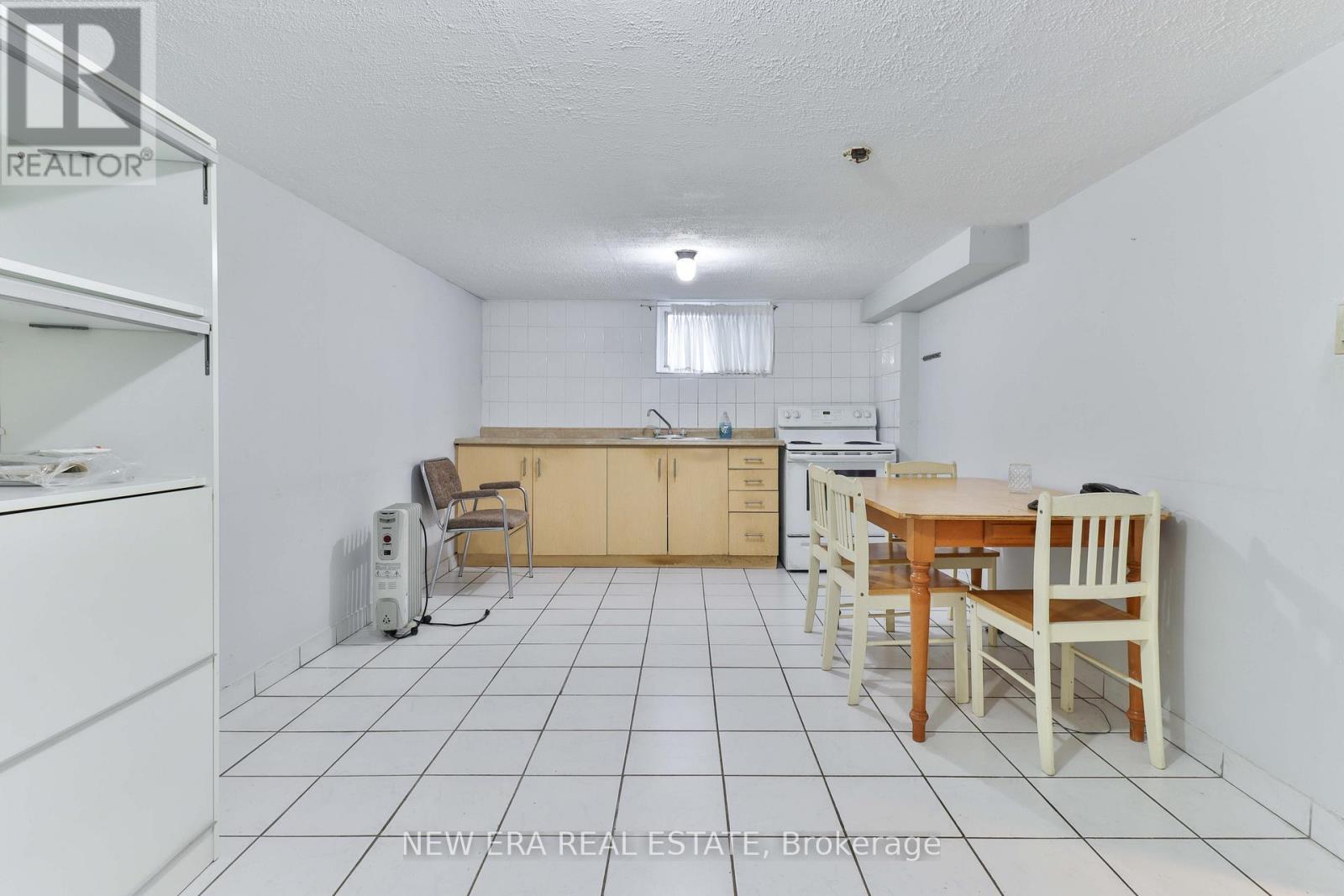 27 Dell Park Avenue, Toronto, Ontario  M6B 2T5 - Photo 30 - C13001152