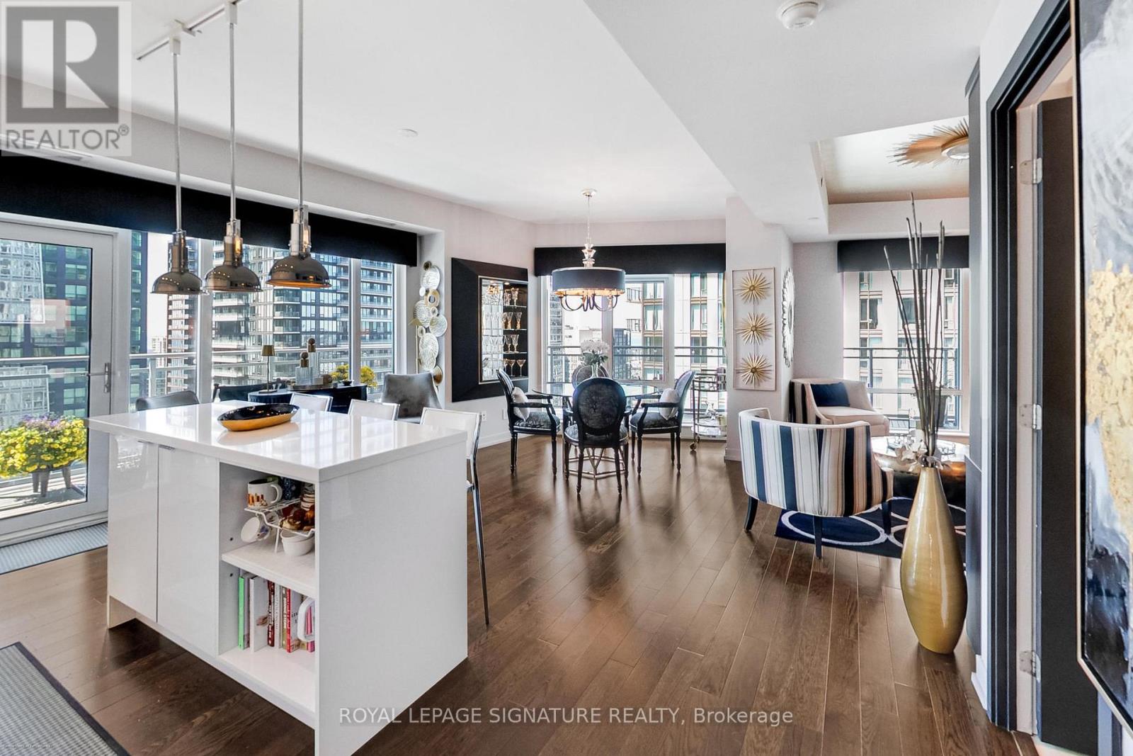 3711 - 21 Widmer Street, Toronto, Ontario  M5V 0B8 - Photo 2 - C13001228