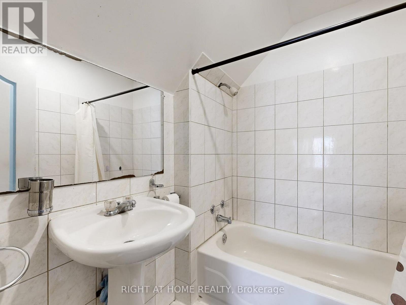 46 Glenshephard Drive, Toronto, Ontario  M1K 4N3 - Photo 30 - E13000944