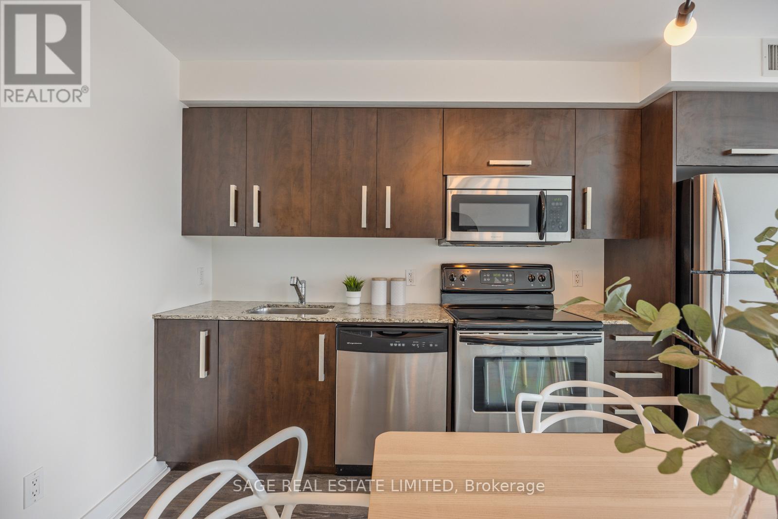 506 - 1048 Broadview Avenue, Toronto (Broadview North), Ontario  M4K 2B8 - Photo 8 - E13001084