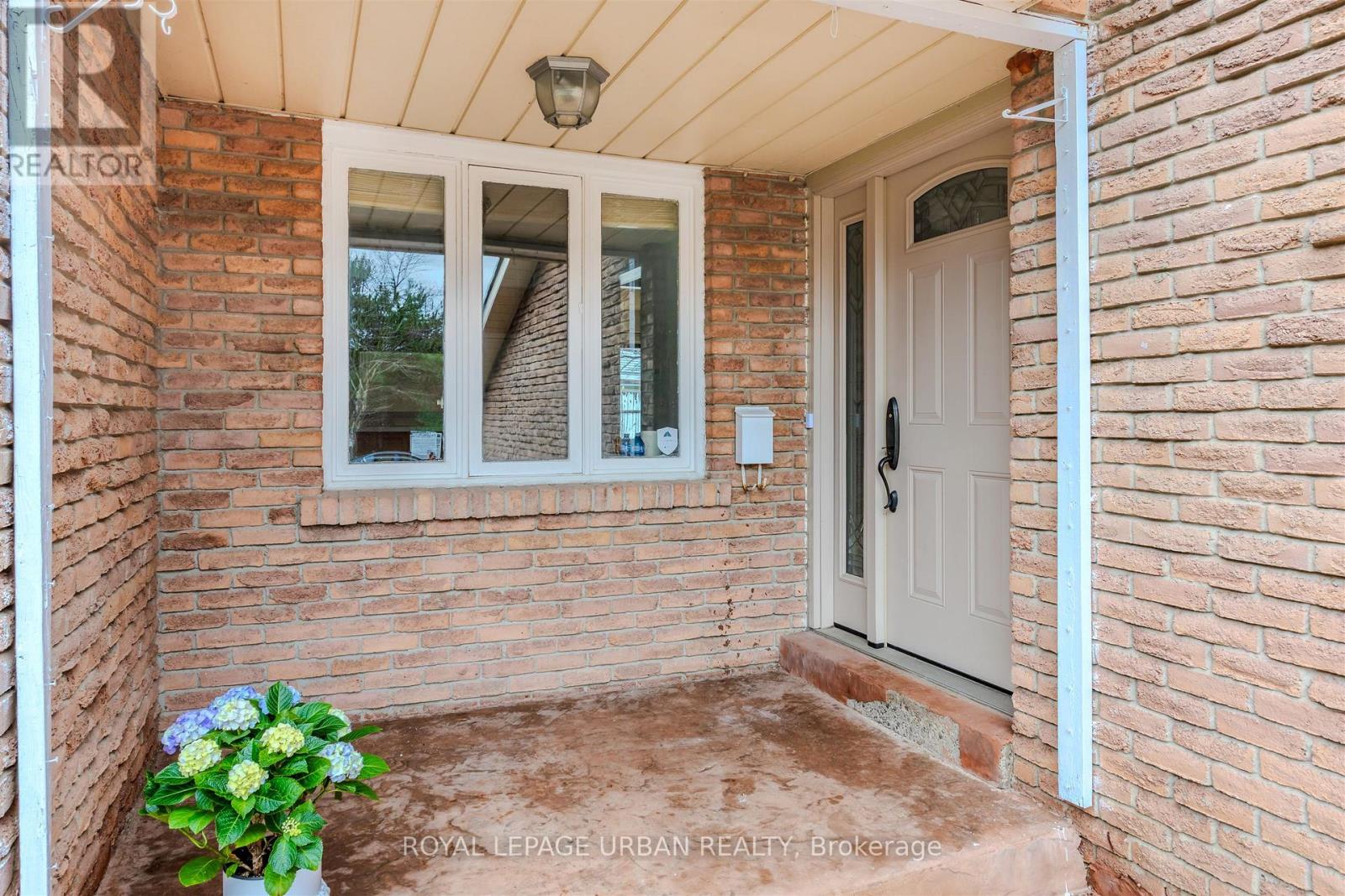 347 Braymore Boulevard, Toronto, Ontario  M1B 2W6 - Photo 3 - E13001186