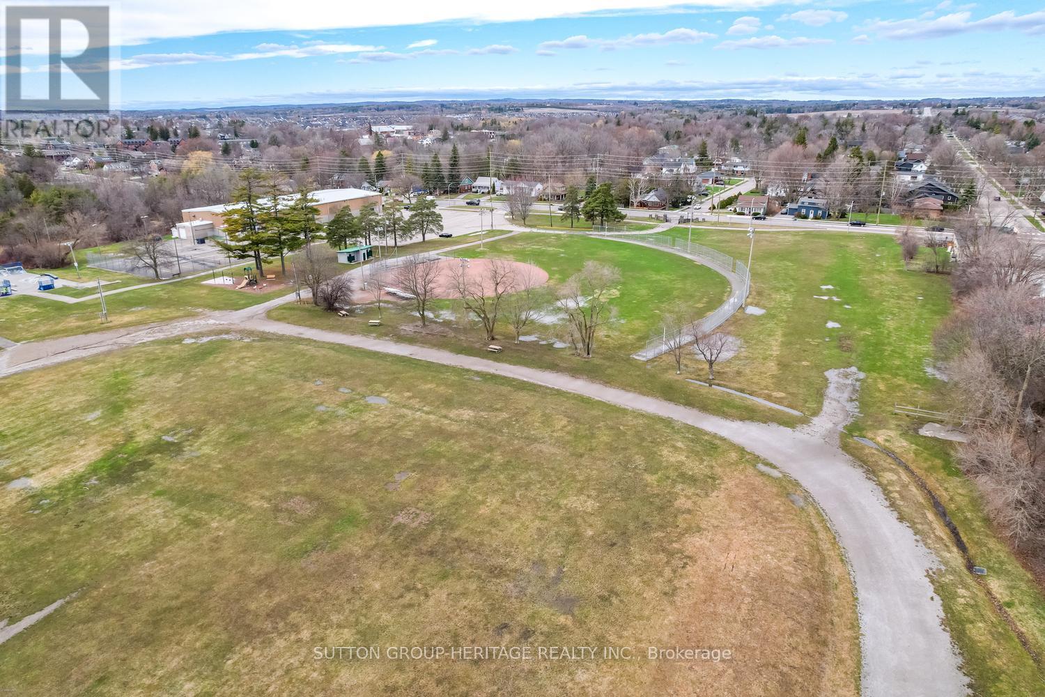 47 St Thomas Street, Whitby, Ontario  L1M 1G1 - Photo 35 - E13001196