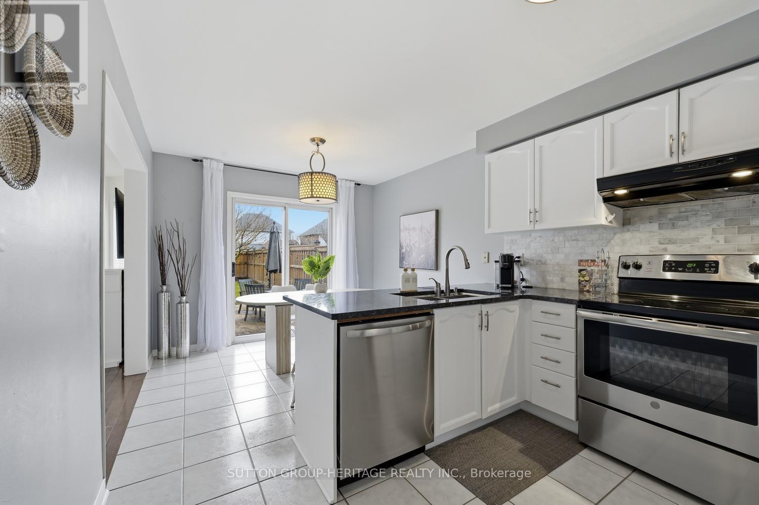 47 St Thomas Street, Whitby, Ontario  L1M 1G1 - Photo 9 - E13001196