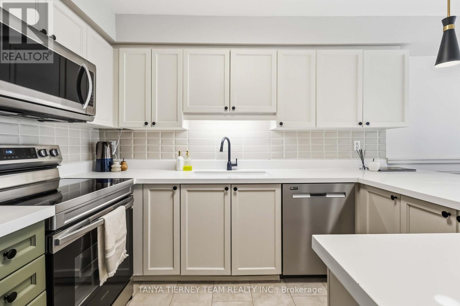 82 Tempo Way, Whitby, Ontario  L1M 0G2 - Photo 15 - E13001252