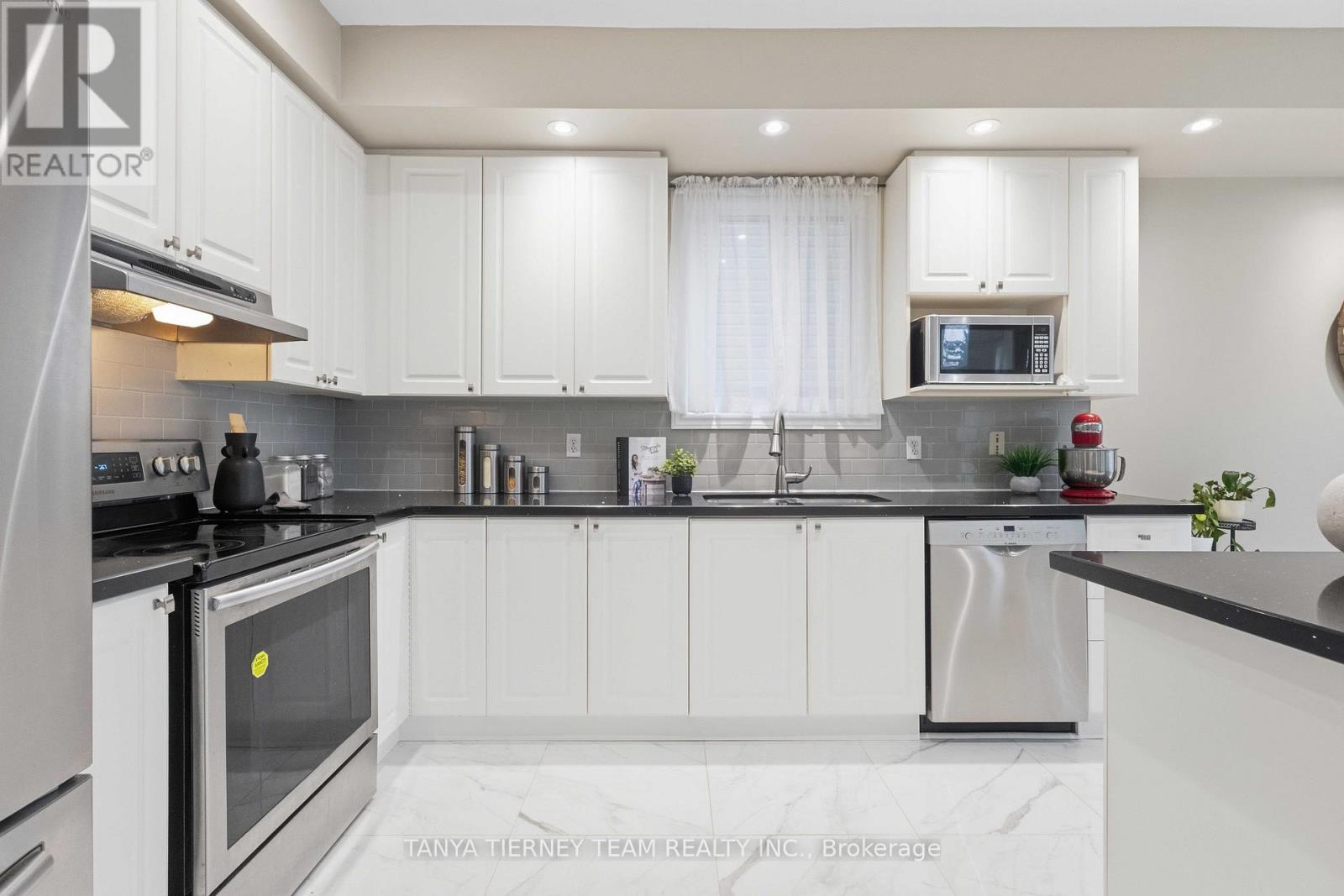 46 Holsted Road, Whitby, Ontario  L1M 2B9 - Photo 16 - E13001260