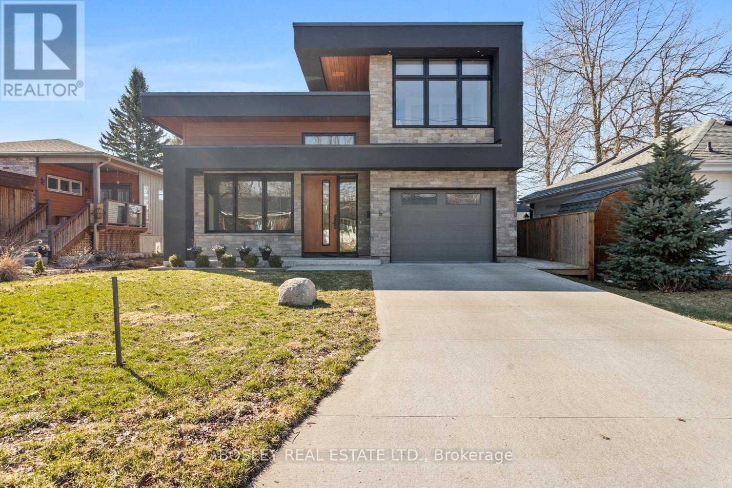 271b Tweed Street, Cobourg, Ontario  K9A 2R8 - Photo 2 - X12704508