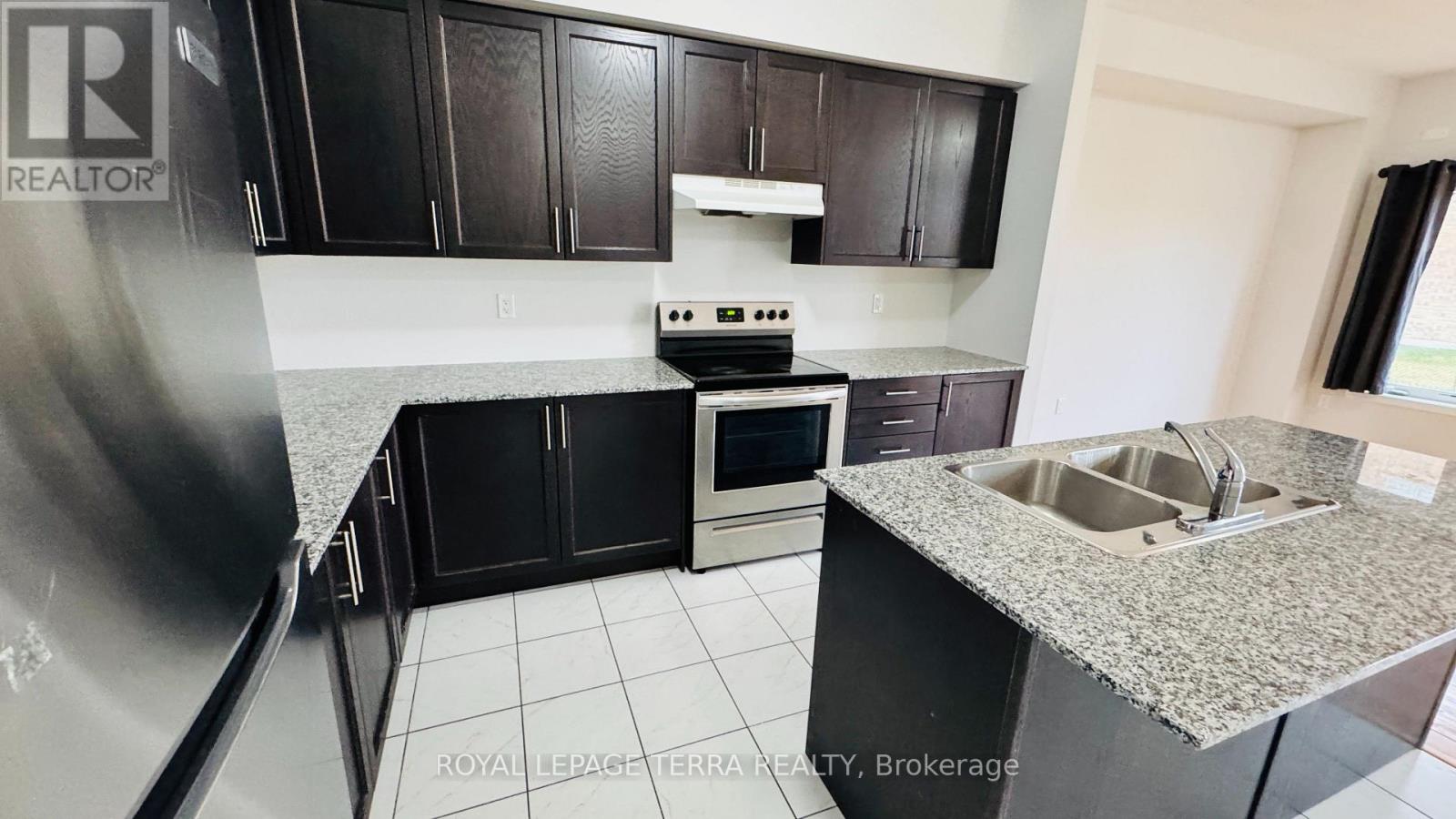 2590 Winter Words Drive, Oshawa, Ontario  L1L 0S9 - Photo 11 - E13001086