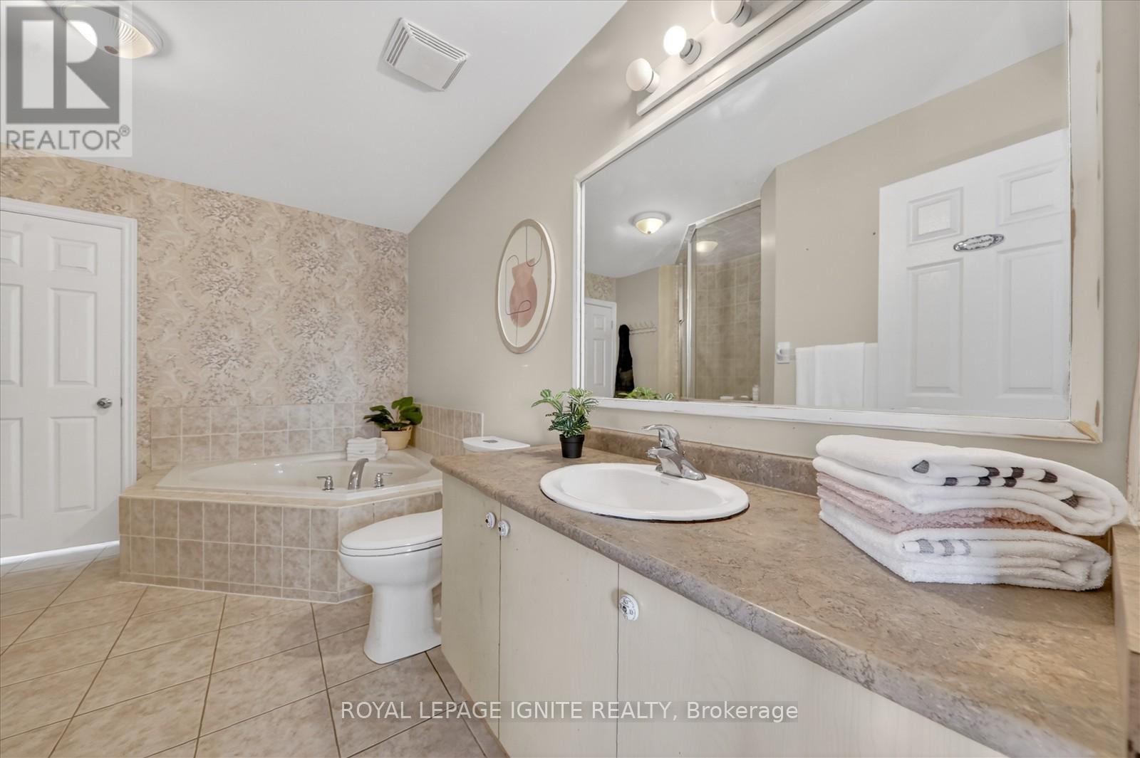 27 - 571 Longworth Avenue, Clarington, Ontario  L1C 0H3 - Photo 25 - E13001116