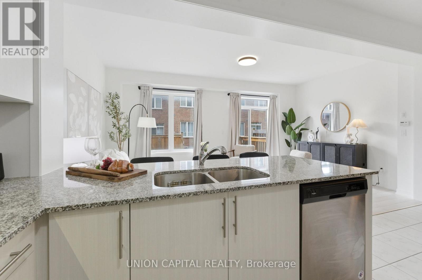 137 Knott End Crescent, Newmarket, Ontario  L3Y 0E3 - Photo 14 - N13000896