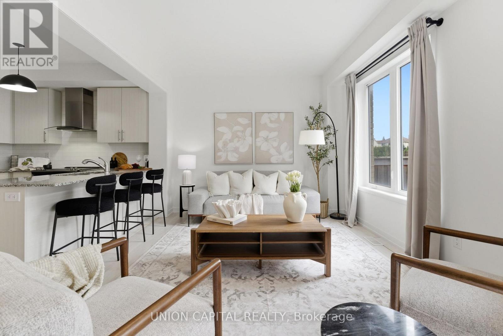 137 Knott End Crescent, Newmarket, Ontario  L3Y 0E3 - Photo 4 - N13000896