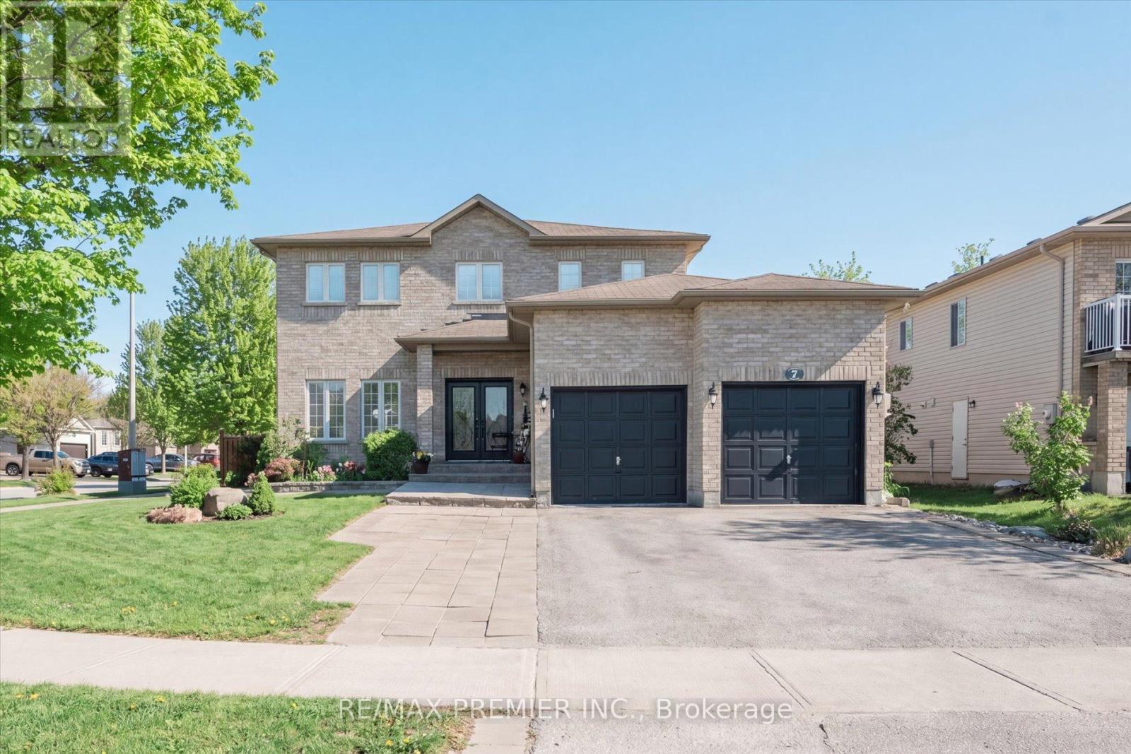 7 Stonemount Crescent, Essa, Ontario  L3W 0C4 - Photo 2 - N13000968