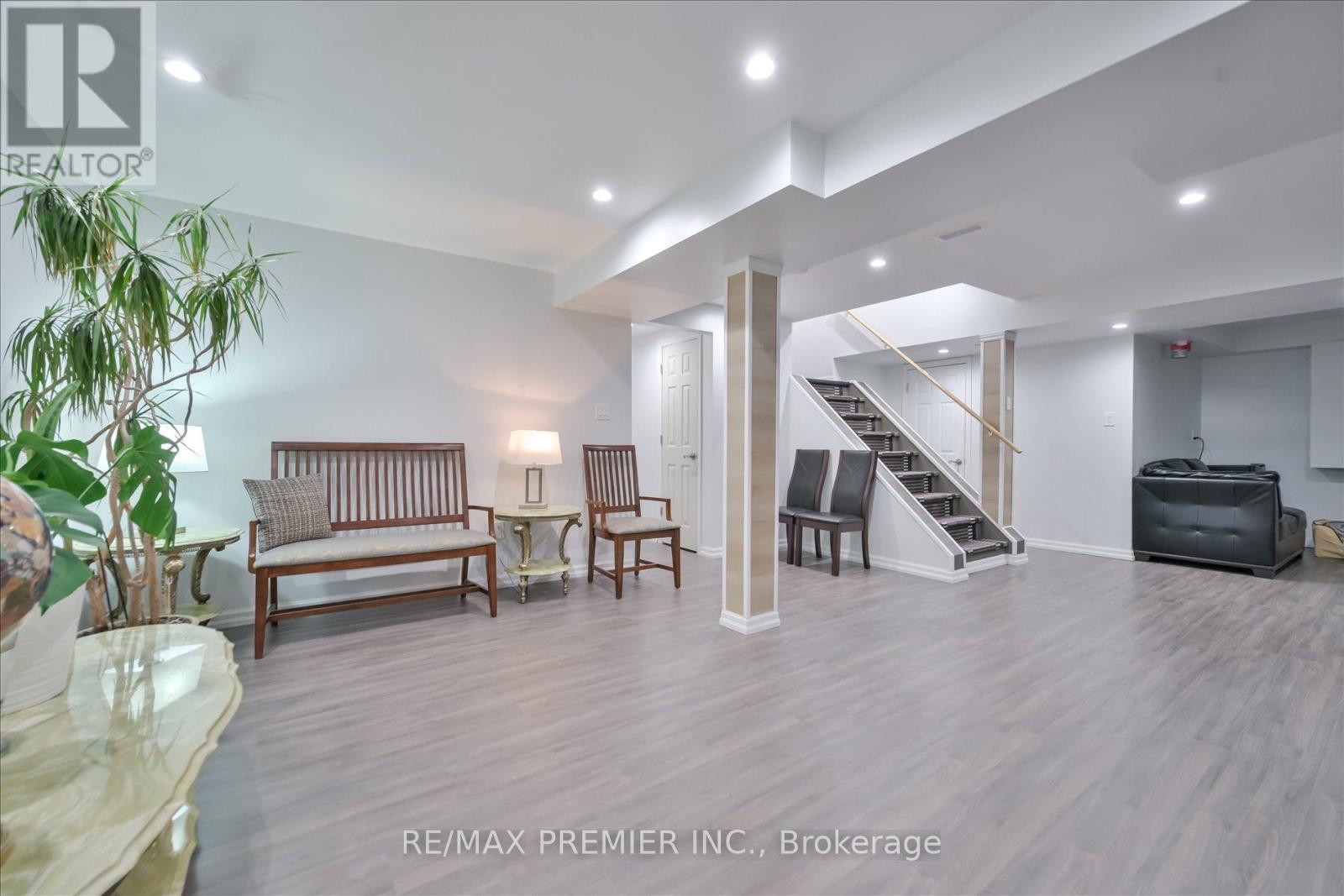 7 Stonemount Crescent, Essa, Ontario  L3W 0C4 - Photo 33 - N13000968