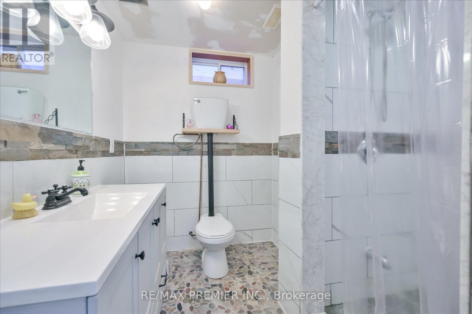 7 Stonemount Crescent, Essa, Ontario  L3W 0C4 - Photo 36 - N13000968