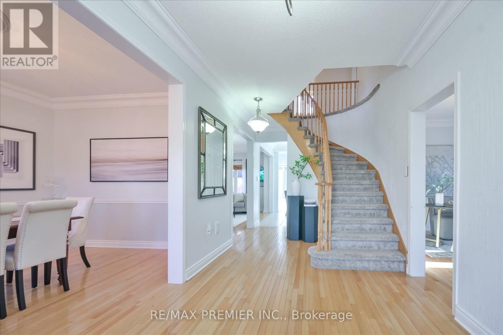 7 Stonemount Crescent, Essa, Ontario  L3W 0C4 - Photo 4 - N13000968