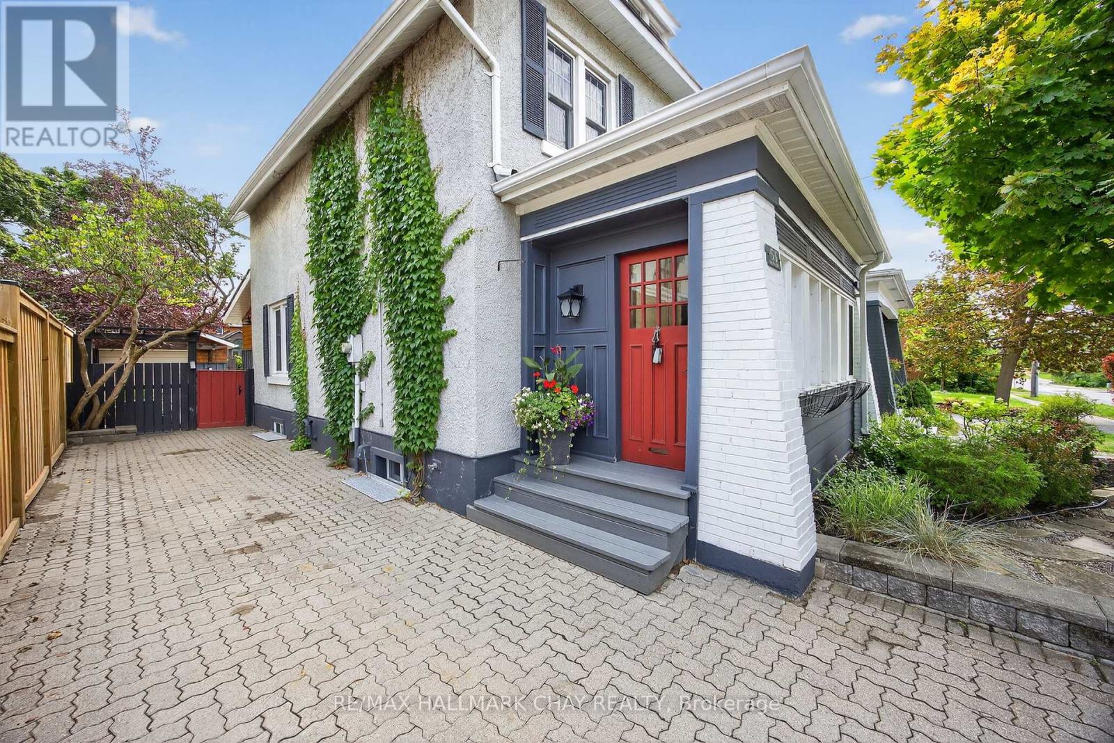 53 Eccles Street N, Barrie (Queen's Park), Ontario  L4N 1Y3 - Photo 3 - S13000994