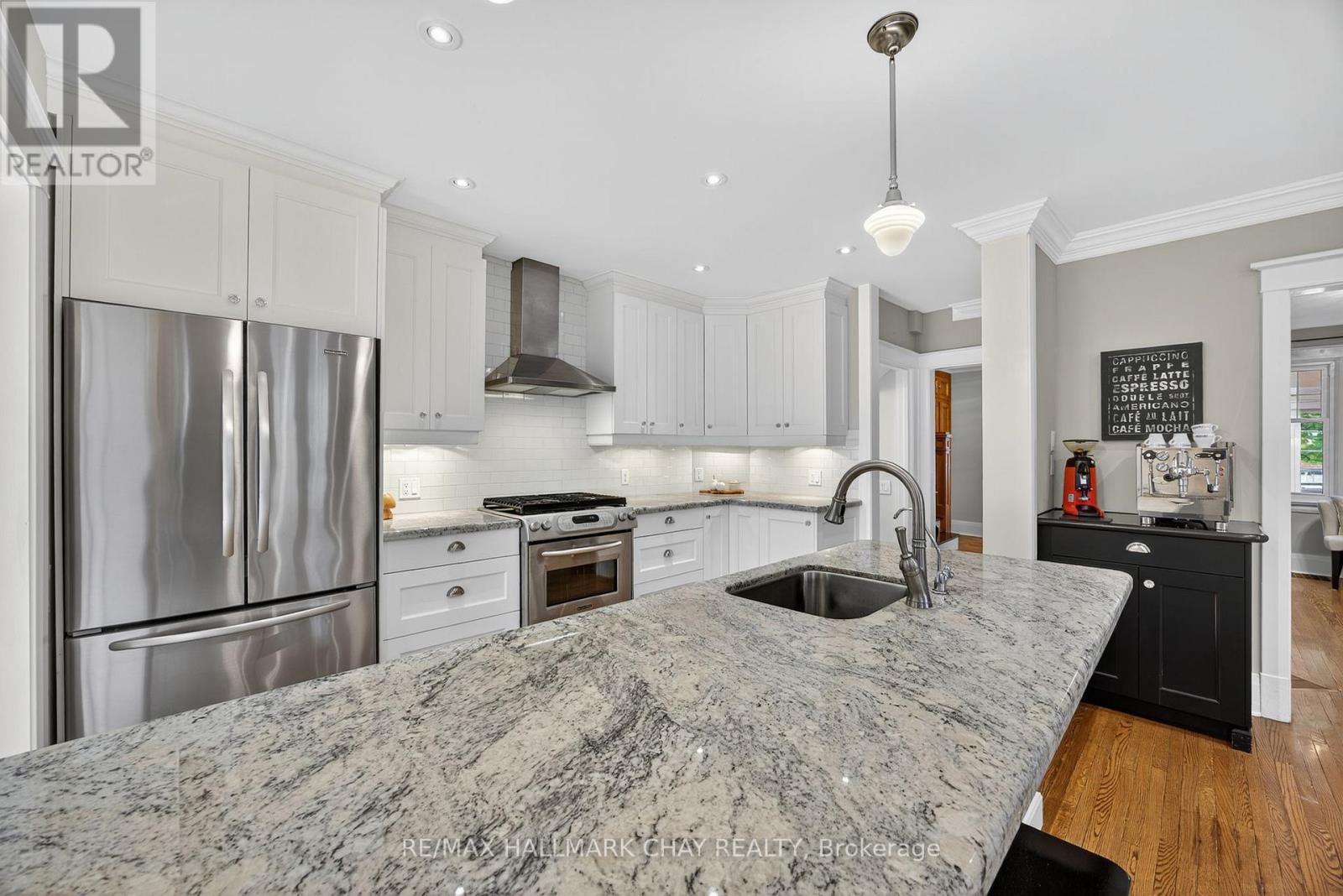 53 Eccles Street N, Barrie (Queen's Park), Ontario  L4N 1Y3 - Photo 8 - S13000994