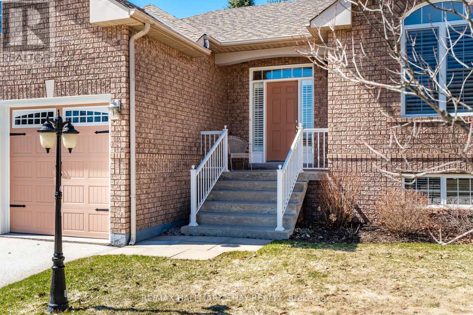 4 Bay Court, Wasaga Beach, Ontario  L9Z 1P7 - Photo 2 - S13001016