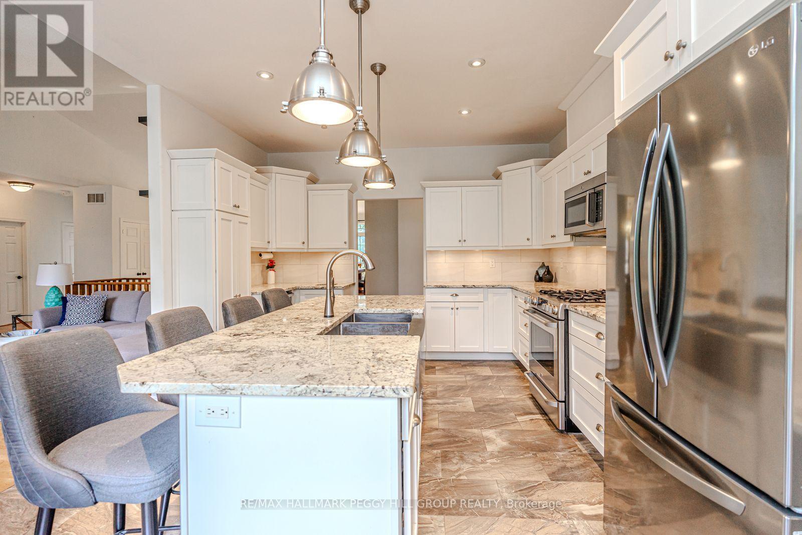 102 Highland Drive, Oro-Medonte (Horseshoe Valley), Ontario  L0L 2L0 - Photo 5 - S13001022