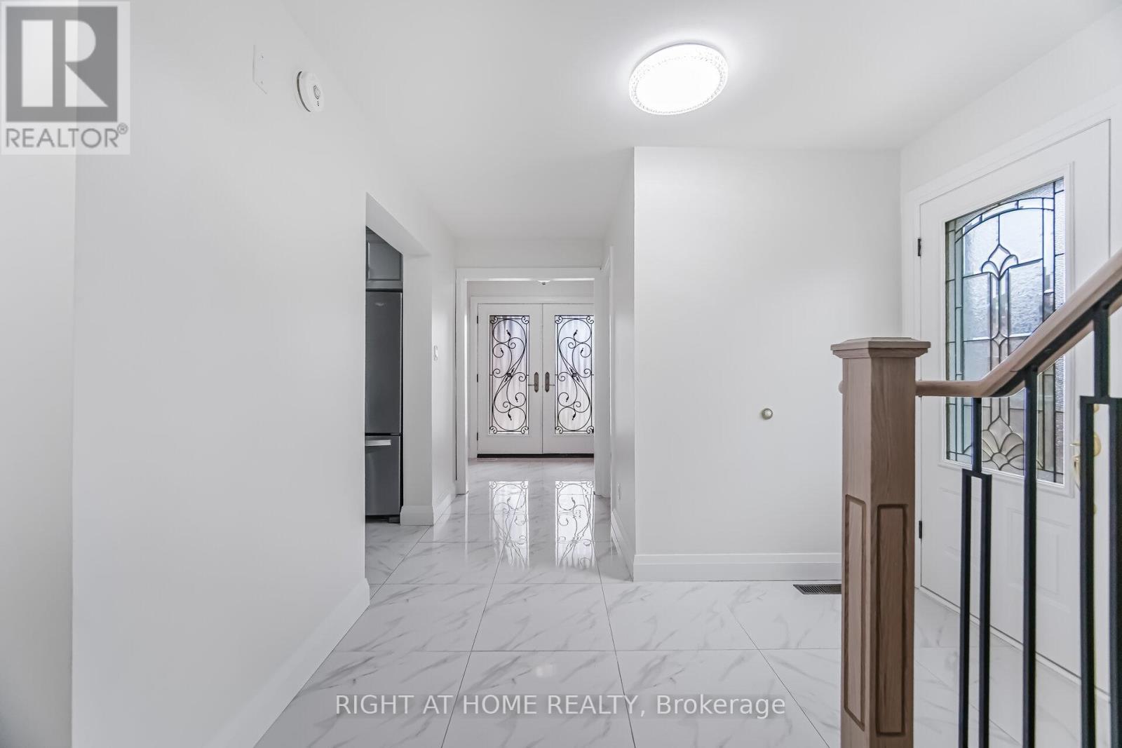 20 Pepperwood Place, Brampton, Ontario  L6S 3R9 - Photo 7 - W12999152