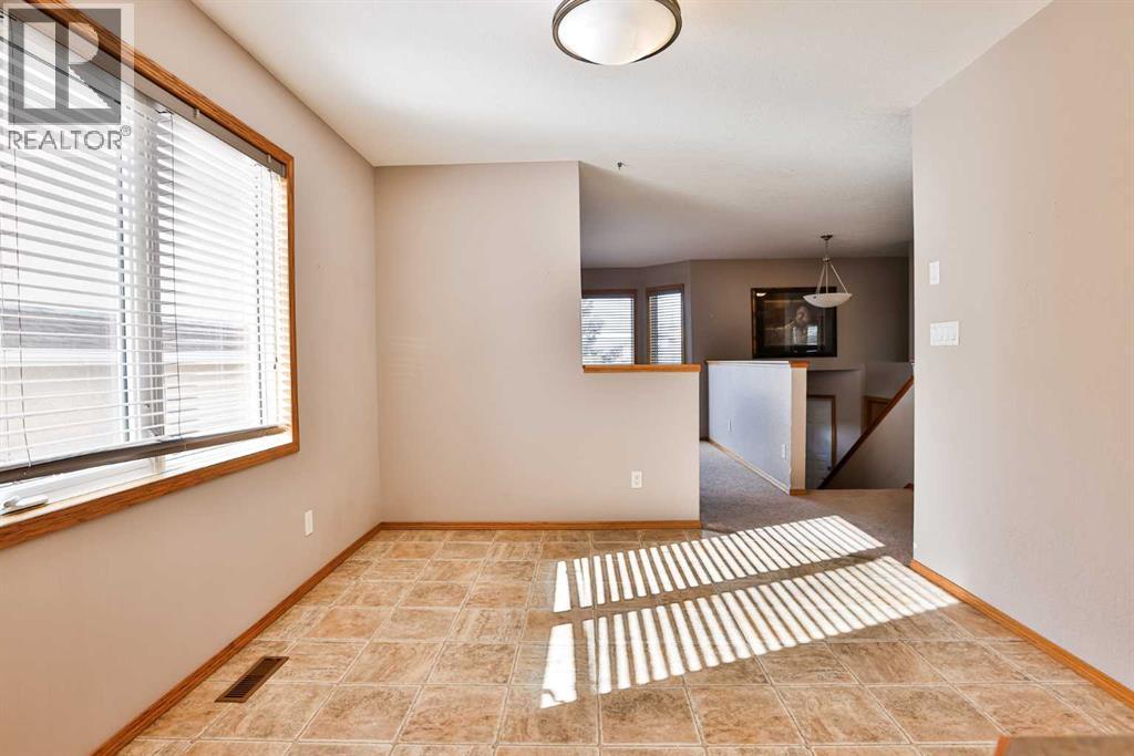 38 St James Crescent N, Lethbridge, Alberta  T1H 6M5 - Photo 7 - A2301644