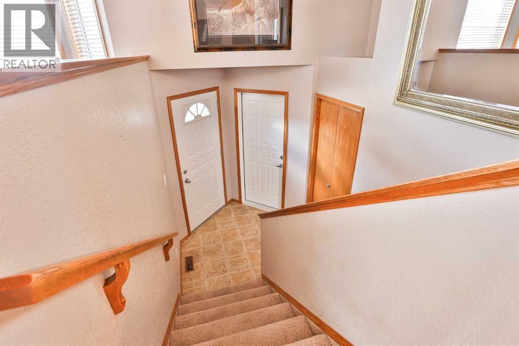 38 St James Crescent N, Lethbridge, Alberta  T1H 6M5 - Photo 3 - A2301644