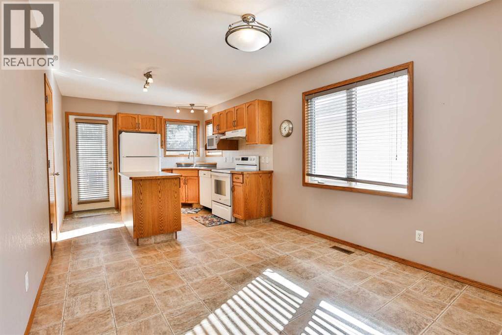 38 St James Crescent N, Lethbridge, Alberta  T1H 6M5 - Photo 6 - A2301644