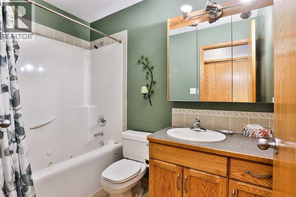 38 St James Crescent N, Lethbridge, Alberta  T1H 6M5 - Photo 11 - A2301644