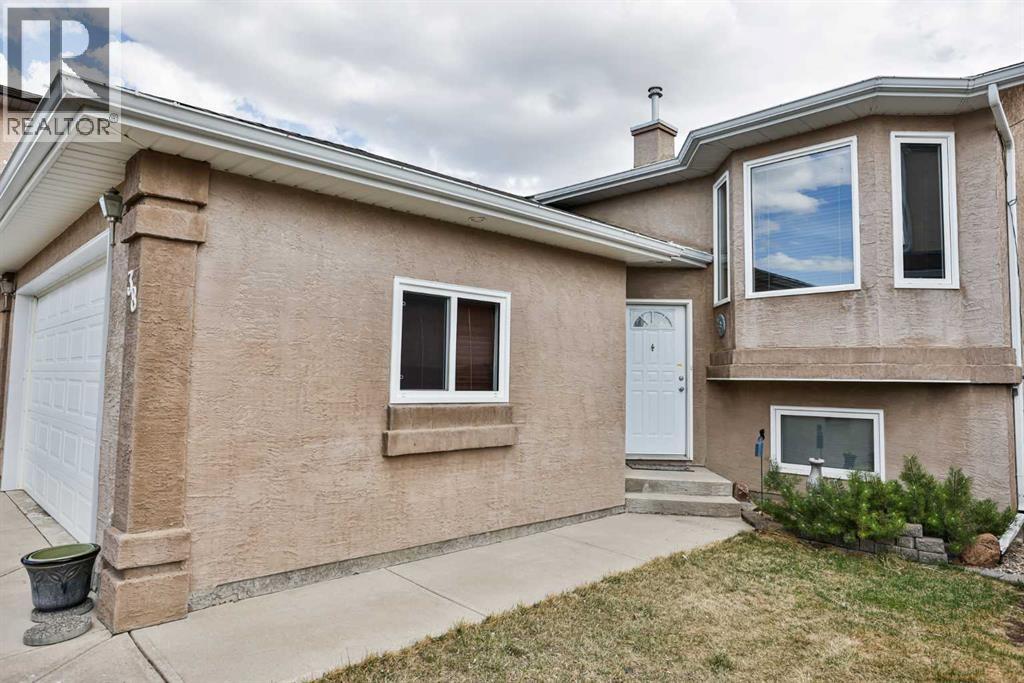 38 St James Crescent N, Lethbridge, Alberta  T1H 6M5 - Photo 2 - A2301644