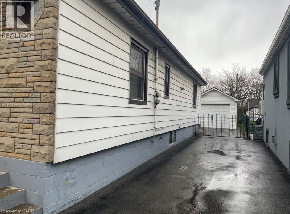 2040 Barton Street, Hamilton, Ontario  L8H 2Z2 - Photo 3 - 40816649