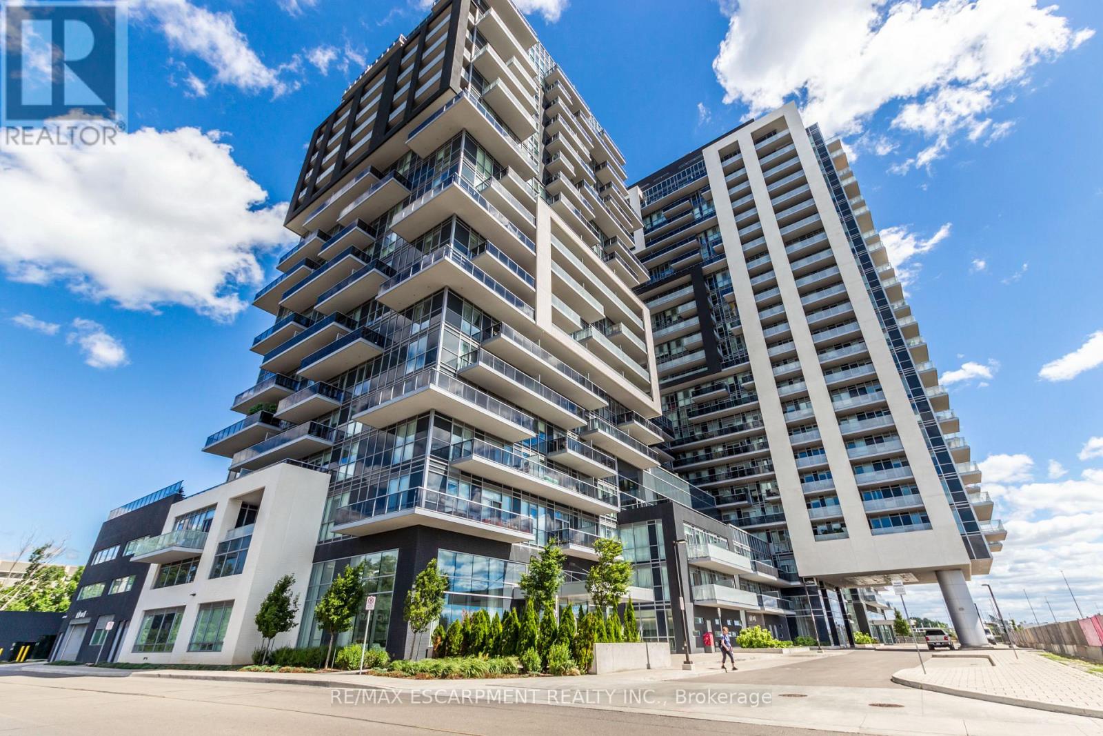 703 - 2081 FAIRVIEW STREET, Burlington, Ontario