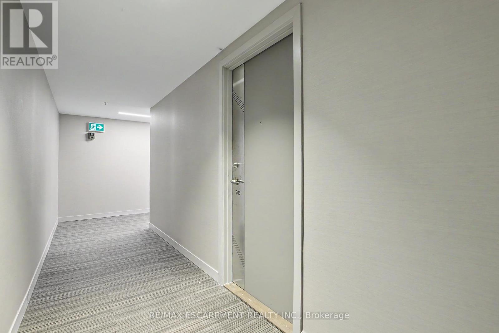 703 - 2081 Fairview Street, Burlington, Ontario  L7R 0E4 - Photo 4 - W12997252