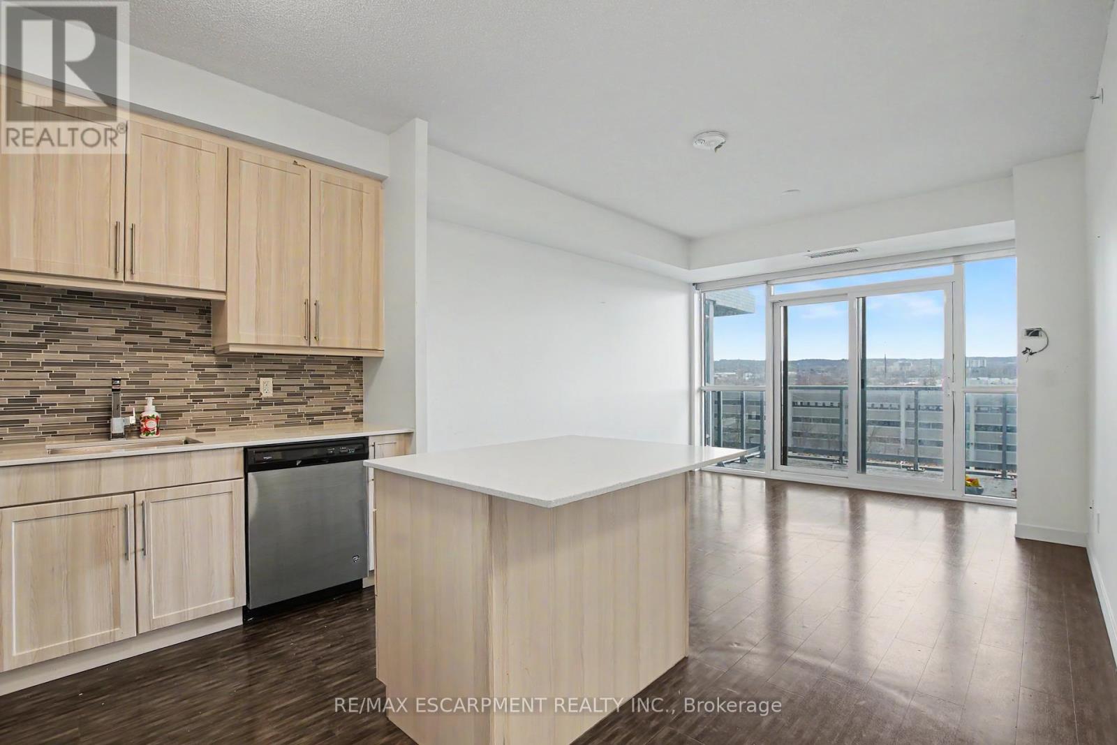 703 - 2081 Fairview Street, Burlington, Ontario  L7R 0E4 - Photo 6 - W12997252