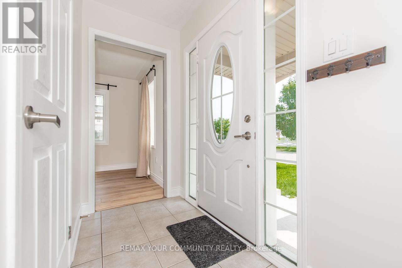 920 Brassard Circle, Milton, Ontario  L9T 8E3 - Photo 4 - W13000948