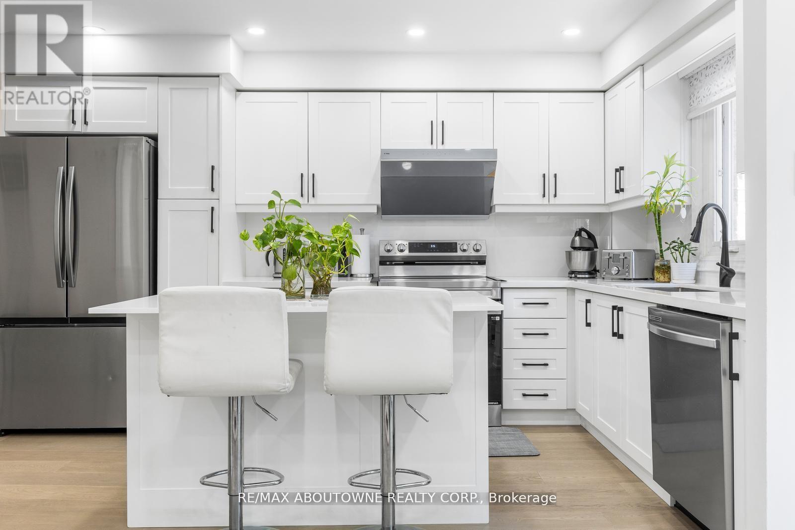 1118 Avondale Drive, Oakville, Ontario  L6H 5L4 - Photo 13 - W13000998