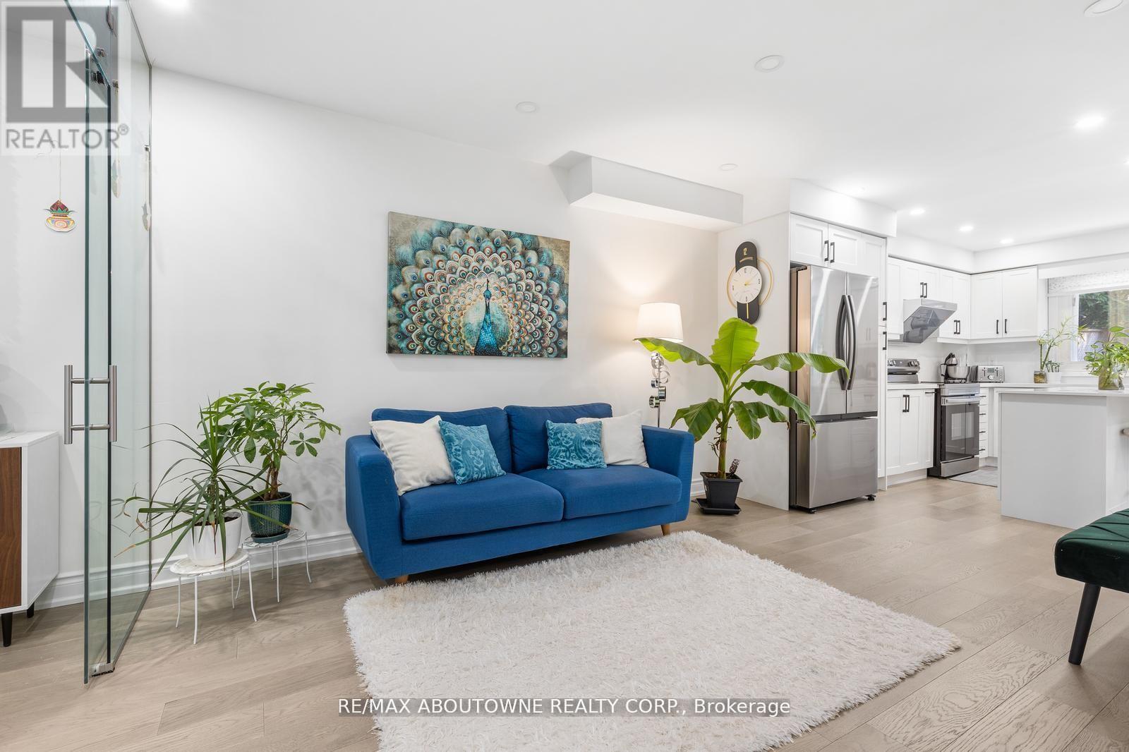 1118 Avondale Drive, Oakville, Ontario  L6H 5L4 - Photo 5 - W13000998