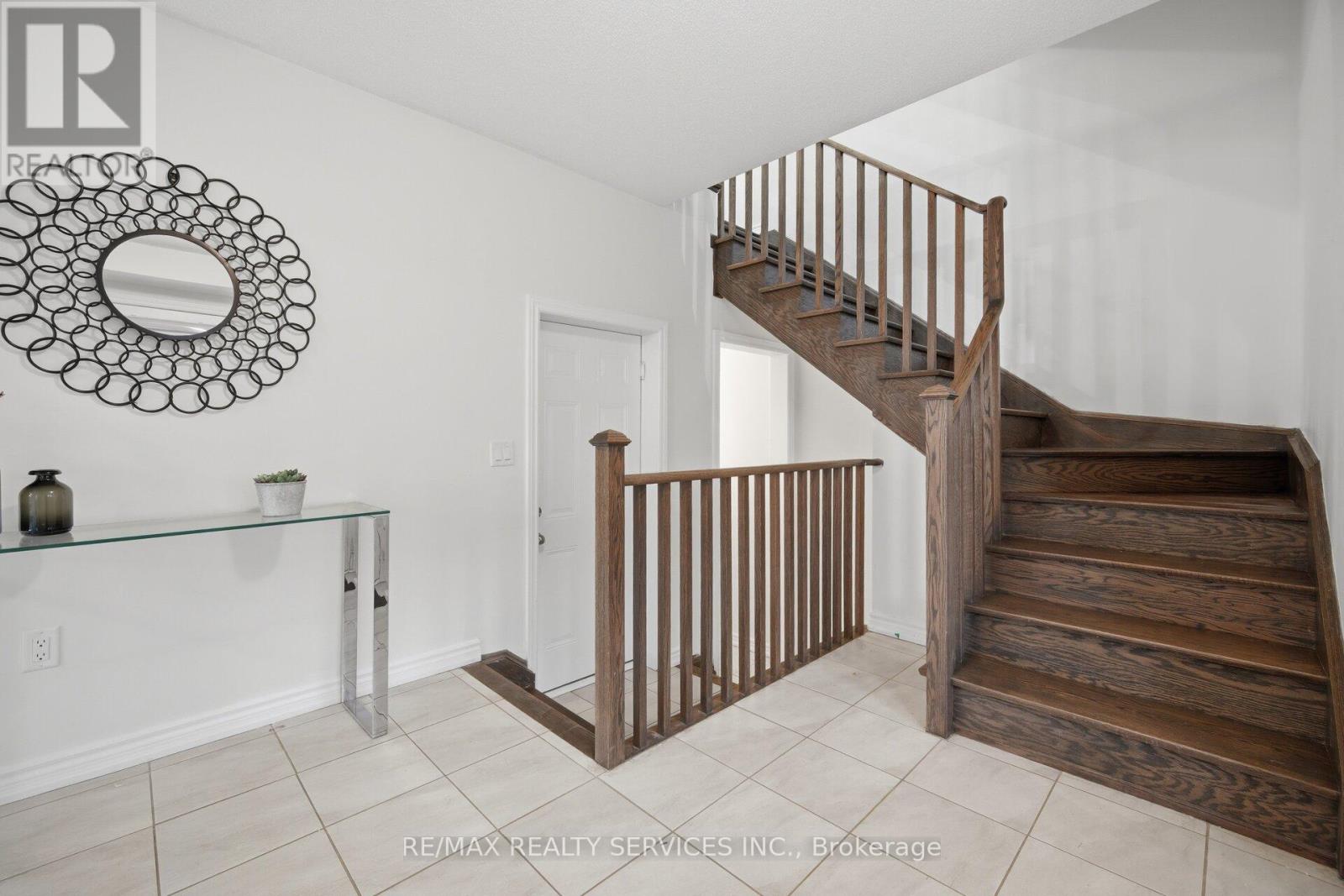 68 Donald Ficht Crescent, Brampton, Ontario  L7A 5H7 - Photo 9 - W13001072